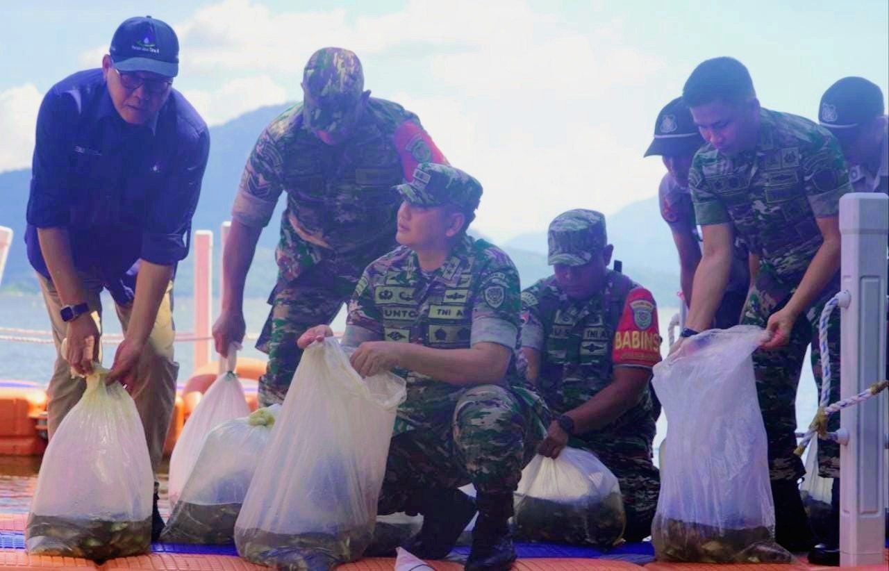 Jaga Ekosistem, Pangdam III/Siliwangi Tabur Benih Ikan Di Waduk ...