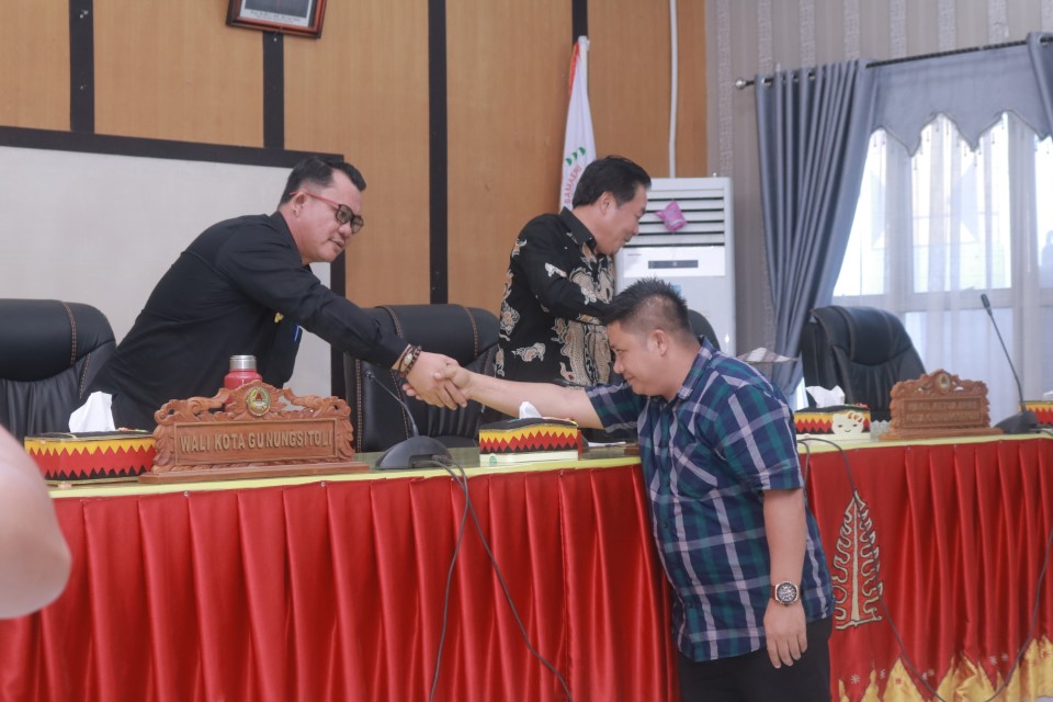 Wali Kota Gunungsitoli Sampaikan Jawaban Terhadap Pandangan Umum Fraksi-Fraksi DPRD