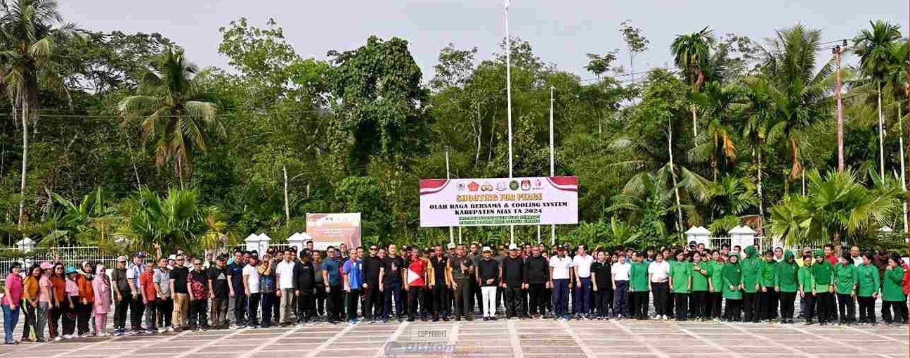 Dandim 0213 Nias Bersama Pemerintah Daerah Kabupaten Nias Melaksanakan Senam Bersama
