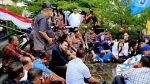 Pimpinan Dan Anggota DPRD Gunungsitoli Terima Secara Humanis  Puluhan Mahasiswa