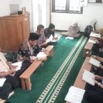 Camat Buahdua Haji Kiki di Ramadhan 1447 H Pimpin Pelaksanaan Tadarusan di Kantor