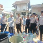 Polresta Tangerang Salurkan 10 Ribu Liter Air Bersih, 200 KK Warga Serdang Kulon Terbantu