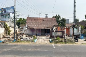 Percepat Pembongkaran Bangunan D