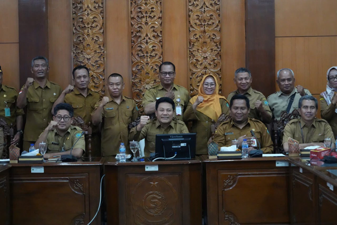 Bupati Minta Banjir, Jalan Rusak, Hingga Sampah Di Tulangan Ditangani
