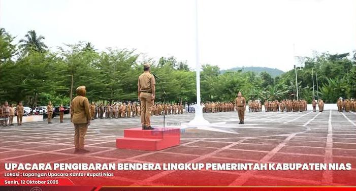 Kepala Dinas Kominfo Bertindak Sebagai Pembina Upacara Pengibaran Bendera Lingkup Pemkab Nias